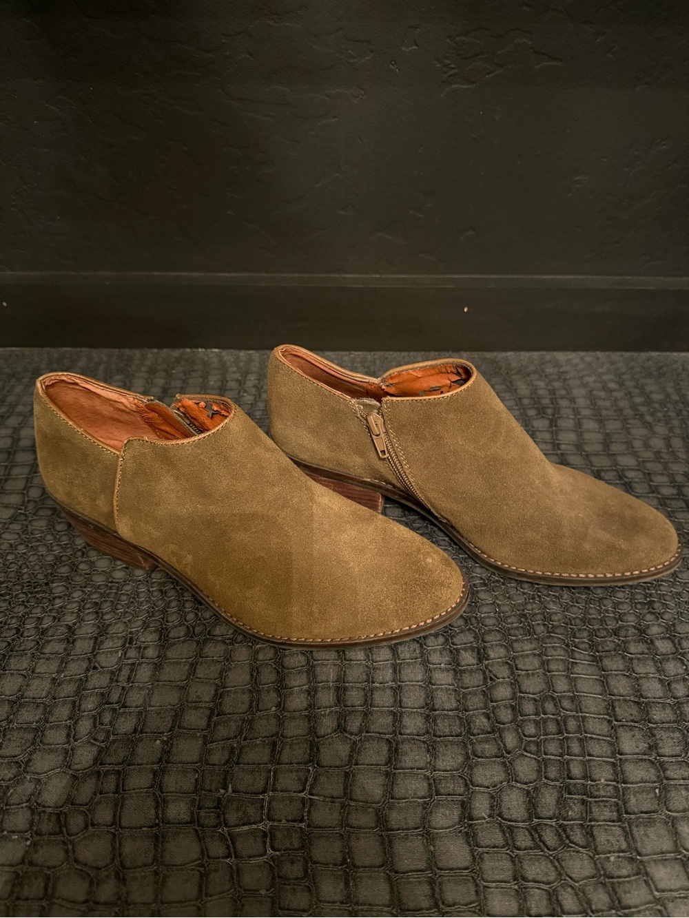 Women  Suede Chukka Boots in Olive-Tan with Side Zip size: 8 1/2